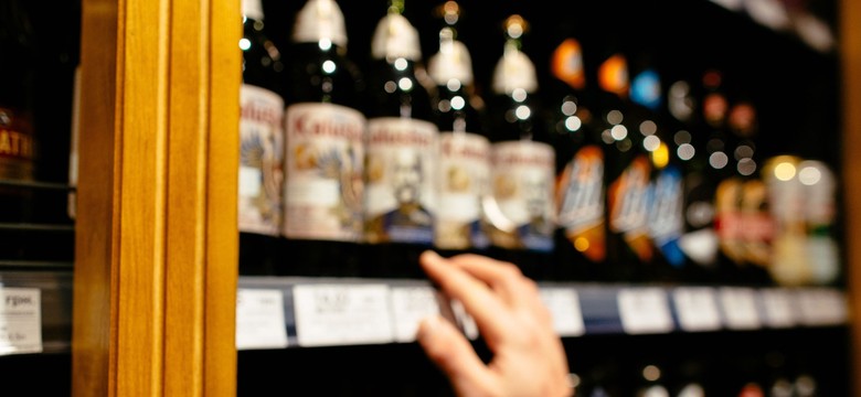 Nocna prohibicja na pół gwizdka. Zakaz sprzedaży alkoholu w nocy podzielił samorządy