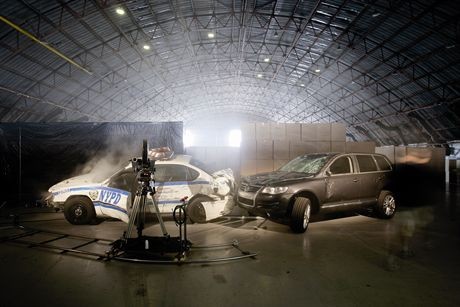 Die originalen Filmfahrzeuge (Volkswagen Touareg und NYPD-Dienstwagen) der finalen Crashszene aus ?Das Bourne Ultimatum? waren kurz vor der Premiere des Agententhrillers am 25.07. 2007 in LA ausgestellt. Bei einem Testdrive stellte Volkswagen weiterhin einen Touareg mit RDV (remote-drive vehicle) vor. Dieser spektakulaere Aufbau des bekannten Stuntkoordinators Dan Bradley ermoeglicht dem Schauspieler im Inneren des Fahrzeugs sich auf seine Rolle zu konzentrieren, waehrend ein Stuntman den Touareg von einer Fahreinheit auf dem Dach steuert.