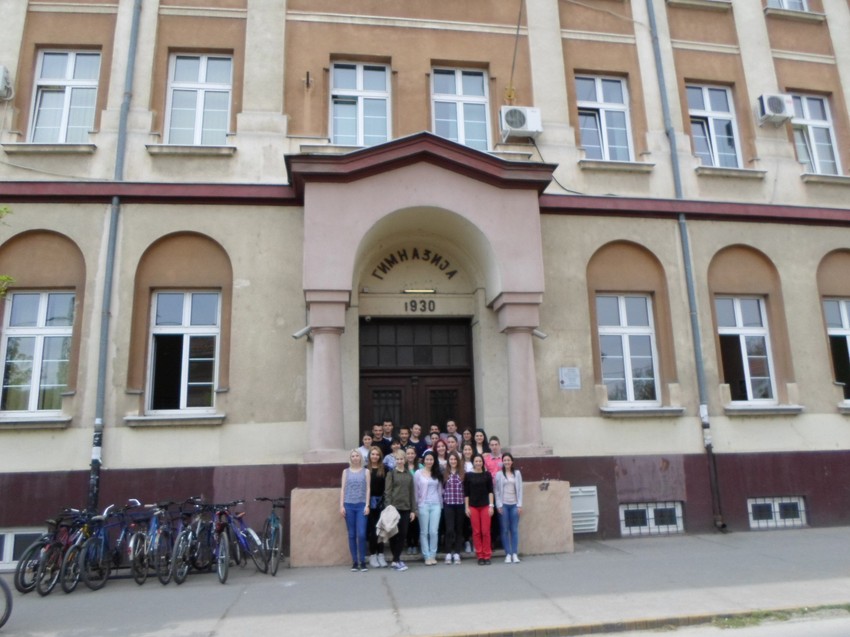 Najbolji maturanti ispred Gimnazije