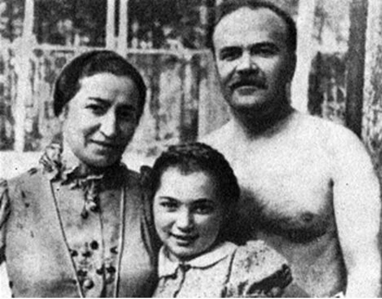 Wiaczesław Mołotow, jego Polina Żemczużyna i ich córka Swietłana