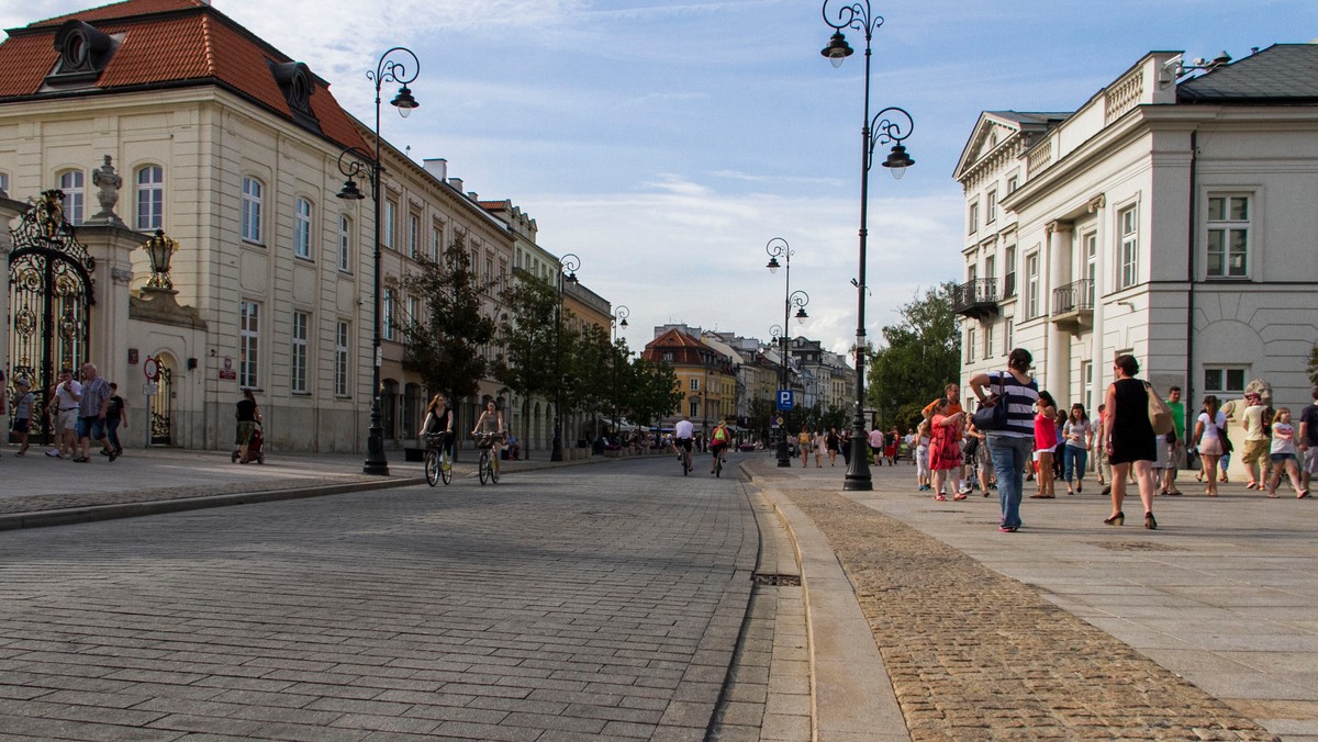 - Sposób zabezpieczenia Traktu Królewskiego oraz Starego i Nowego Miasta w żaden sposób nie jest adekwatny do dzisiejszych zagrożeń. Na wszystkich wjazdach do tych miejsc powinny zostać zamontowane mechaniczne zapory - uważa Jacek Wojciechowicz, były wiceprezydent Warszawy. Napisał w tej sprawie list do swej dawnej przełożonej, Hanny Gronkiewicz-Waltz. – Rozważymy te propozycje – zapewnia stołeczny Ratusz.