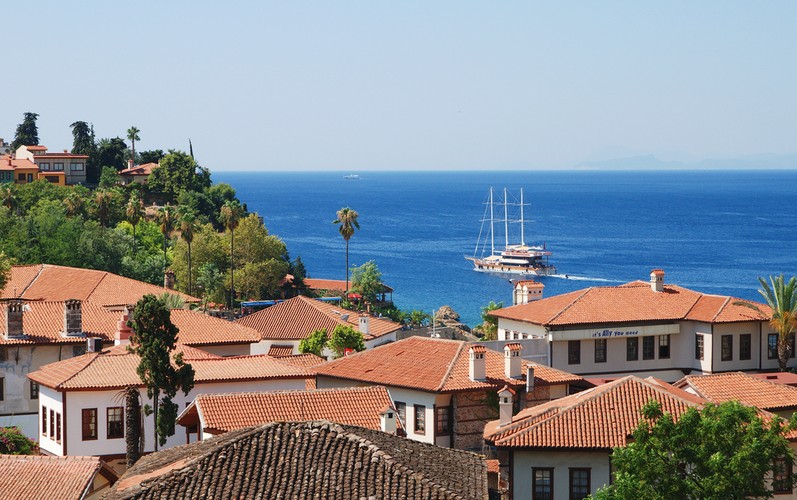 6. Antalya. Turecka Antalya ze względu na swoje urokliwe wakacyjne położenie, w  2010 gościła ponad 10,6 mln turystów. Fot.flickr/zolakoma