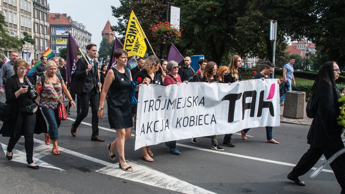 Trzeciego października kobiety mają strajkować w całej Polsce. Chodzi o protest przeciwko procedowanej w Sejmie ustawie o bezwzględnym zakazie aborcji. W ten dzień "gorąco" ma być także w Trójmieście. Ile pań zdecyduje się nie przyjść do pracy w najbliższy poniedziałek? Nad tym zastanawiają się między innymi władze w Gdańsku, Sopocie i Gdyni.