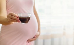 Kawa nie zagraża ciąży, o ile pijesz jej odpowiednią ilość, czyli...