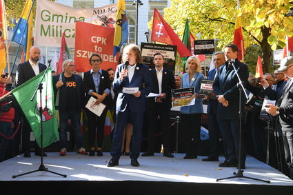 Samorządowcy protestowali przeciwko olbrzymim cenom energii. "Jesteśmy na pierwszej linii frontu"