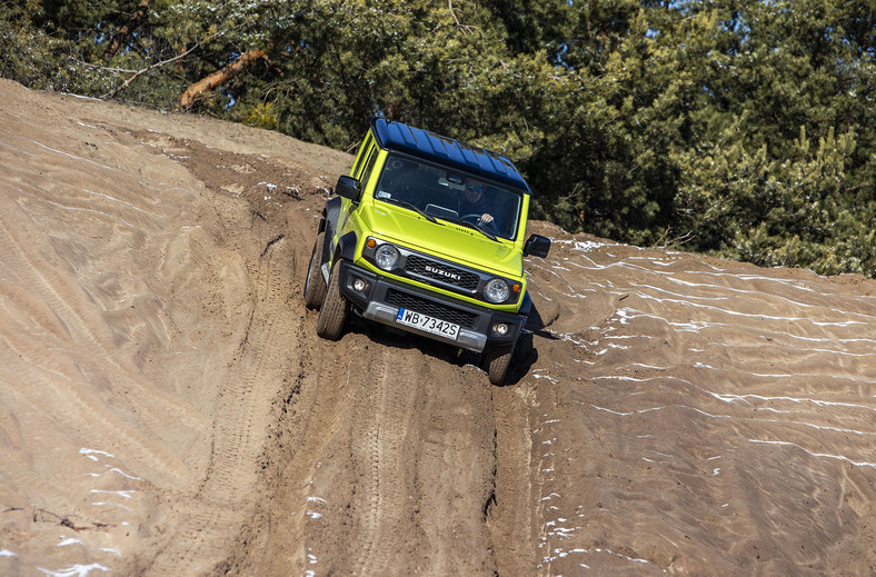 Suzuki Jimny 1.5 VVT 4AT - jego żywioł to teren