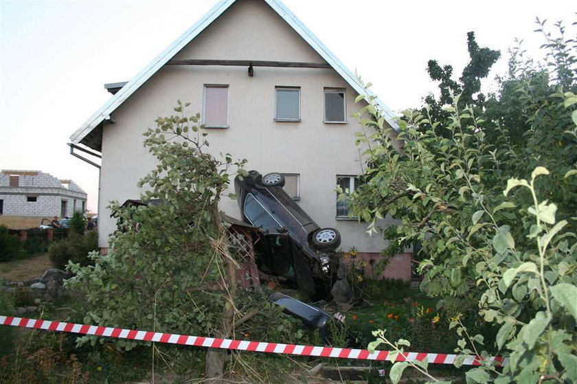 Pijana kobieta wjechała do ogródka