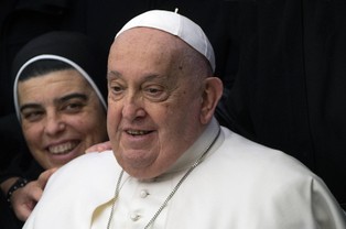 Papież w szpitalu. Watykan wydał nowy komunikat o stanie zdrowia Franciszka