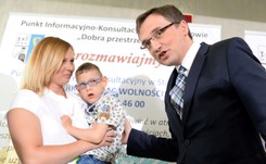 Burmistrz bije w wiceministra Marczuka i broni Ziobry. 'Pomyślał Pan, ile krzywdy wyrządza Pan chłopcu?'