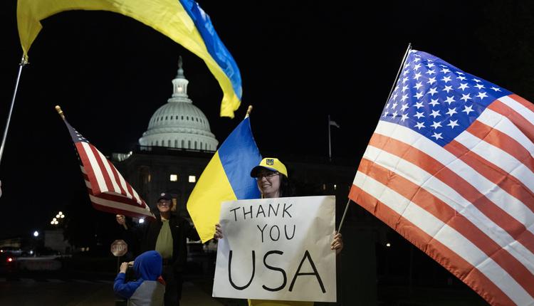 Senat przyjął pakiet pomocowy dla Ukrainy. Teraz już tylko podpis Bidena