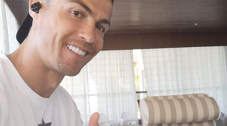 Ronaldo otthona kényelméből szurkolhatott Portugáliának /Fotó: Northfoto/