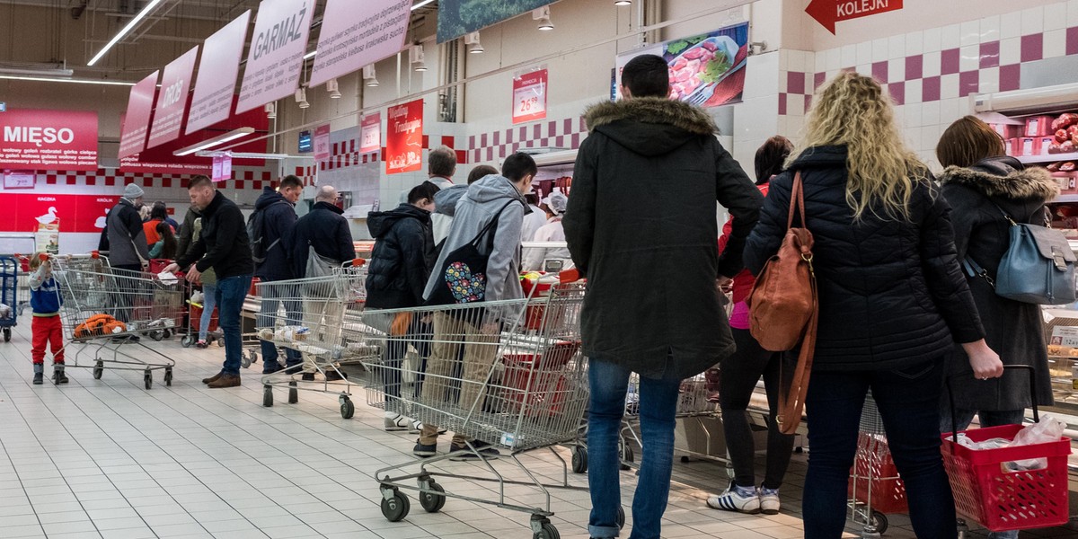 Polacy mają dość zakazu handlu.