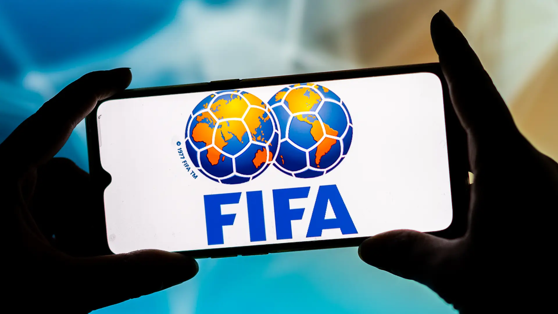 Świat piłki jest wściekły na FIFA za decyzję w sprawie Rosji. "Przyjaciele Putina"