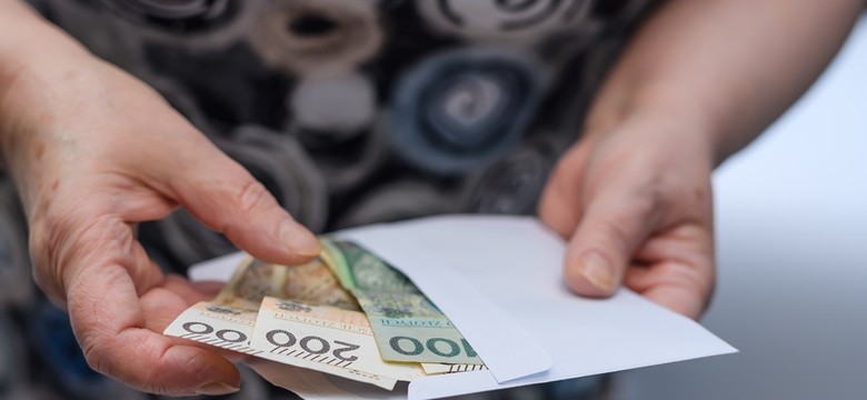 Skarbówka będzie zwracać pieniądze emerytom. Można odzyskać nawet 800 złotych
