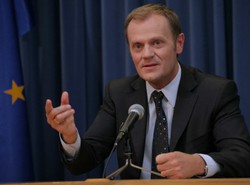 Tusk przekonał NBP do euro w 2011