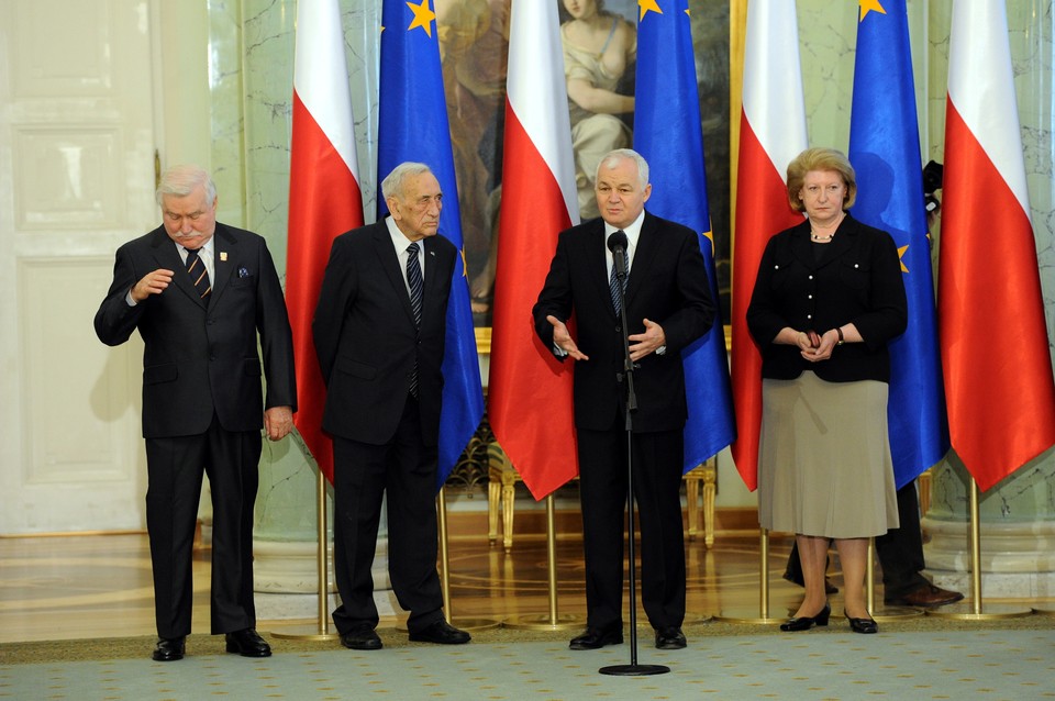 Prezydent odznaczył zasłużonych dla transformacji