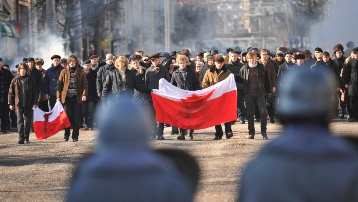 Polskie kino straciło umiejętność opowiadania o historii. "Czarny czwartek. Janek Wiśniewski padł" Antoniego Krauze próbuje przełamać ten impas.