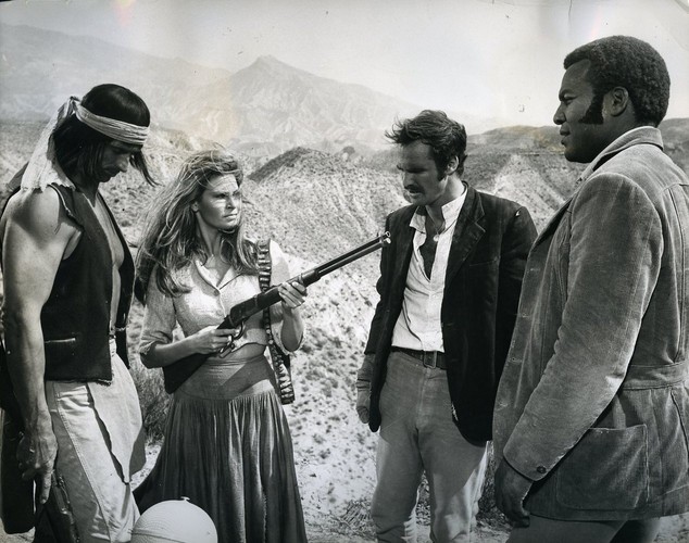 <strong>„100 karabinów