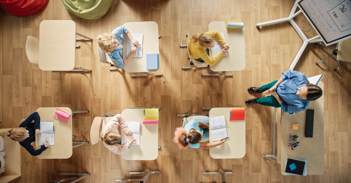 Związek Powiatów Polskich krytykuje program „Wyjście z klasą”. Samorządy alarmują: to chaos i marnowanie pieniędzy