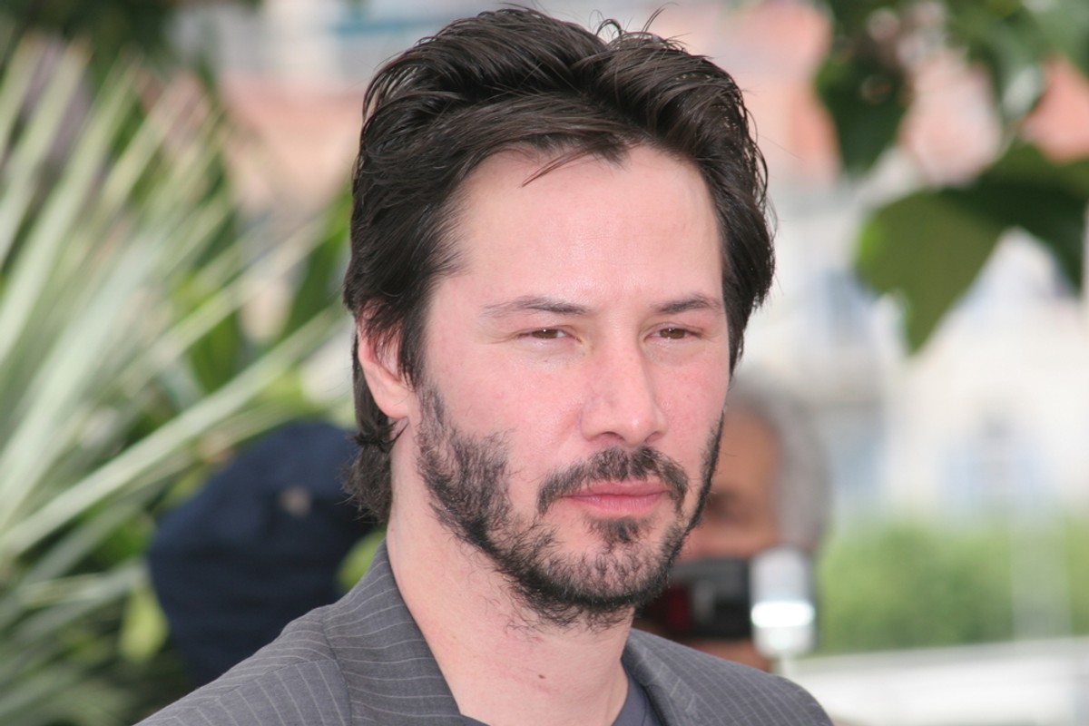 Keanu Reeves z plecakiem na ulicach Hongkongu