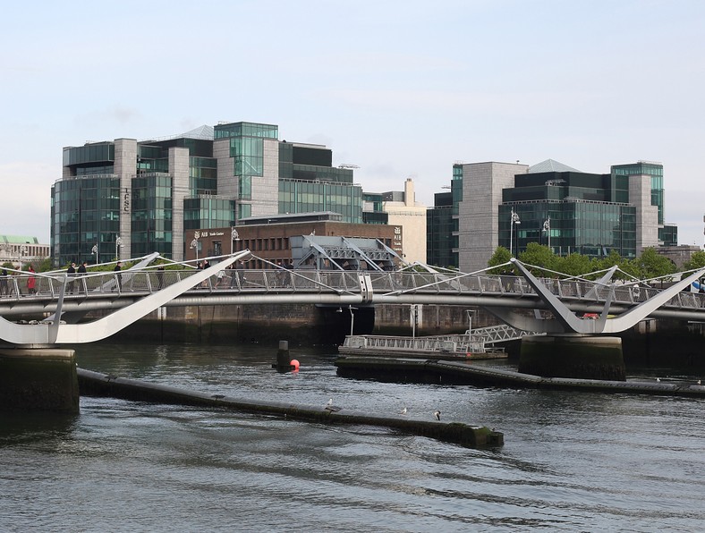 Biznesowa dzielnica  nad rzeką Liffey.