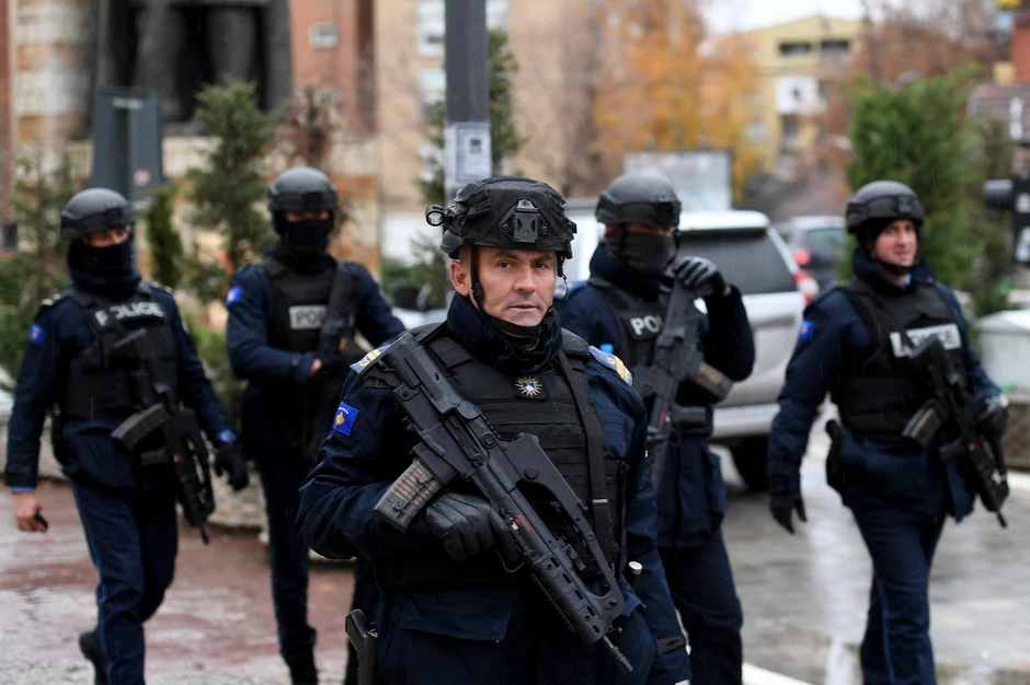 Kosovska policija patrolira Severnom Mitrovicom nakon eksplozije u Zubinom potoku