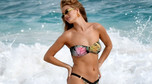 Rosie Huntington-Whiteley podczas sesji w bikini