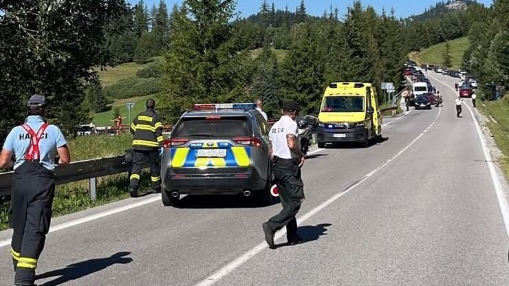 Zrážku s osobným autom pri obci Huty neprežil vodič motocykla.