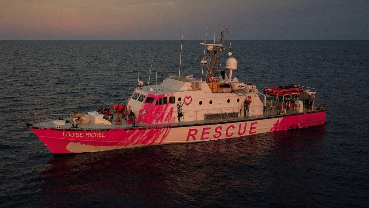 Banksy ratuje ludziom życia. Finansuje łódź, która pomaga migrantom