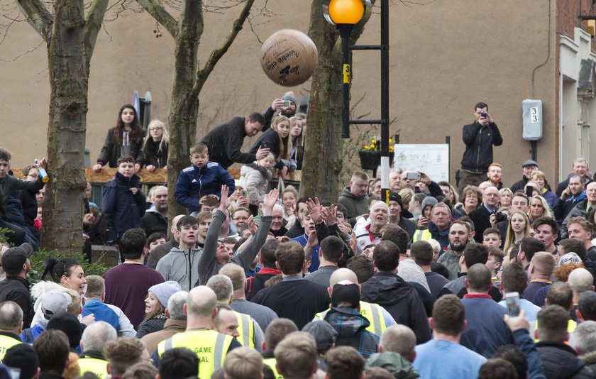 Krwawa jatka w centrum miasta, a policja się... uśmiecha