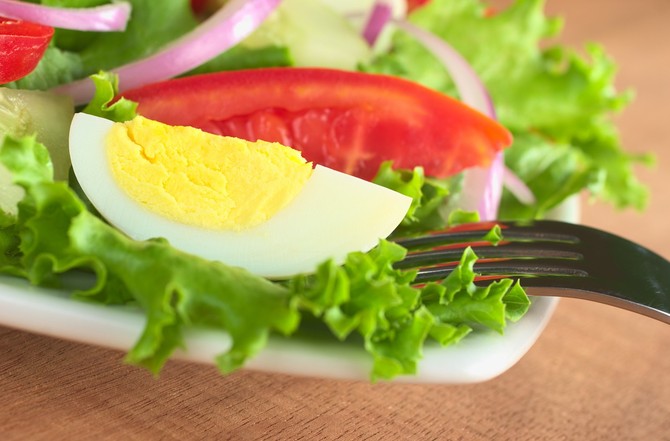 Salata sa jajima