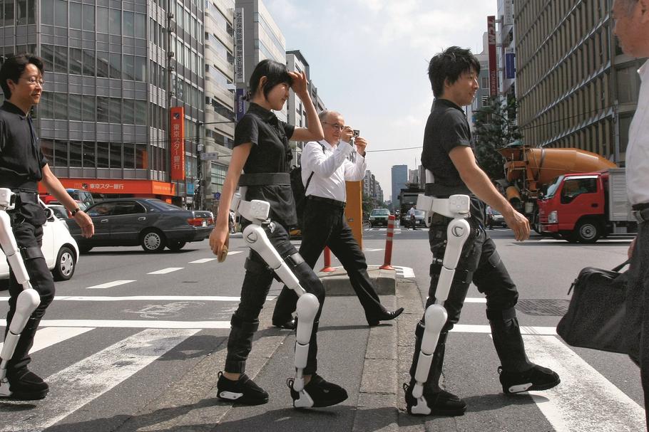 Japończycy to wielcy fani robotyki – stąd duża popularność urządzenia HAL, które najpierw wzmacniało nogi, a teraz także ręce