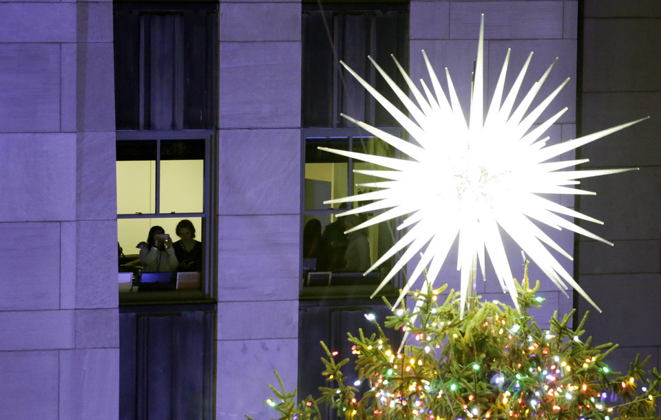 Choinka w Rockefeller Center rozbłysła 50 tys. świateł