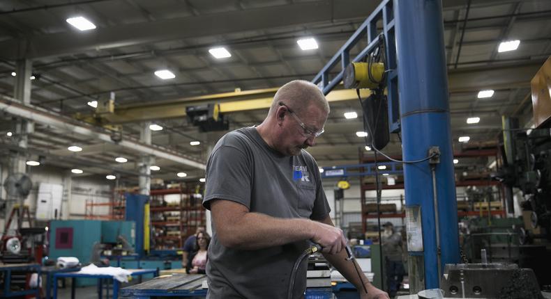 Democrats' Debate Is Set for Ohio, Where Strength of Economy Is Debatable