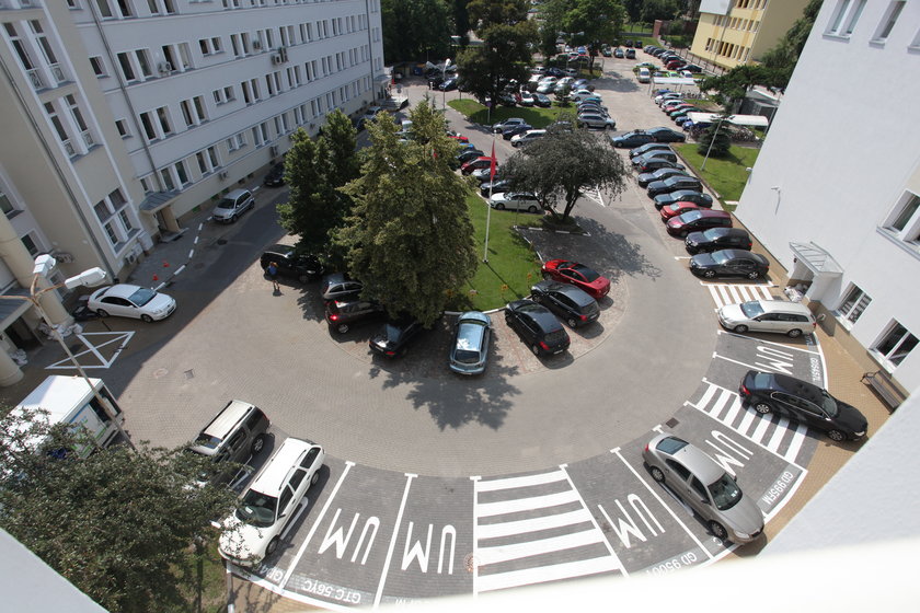 Parking przed urzędem w Gdańsku