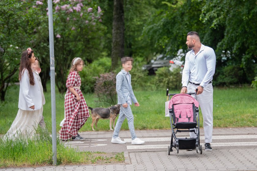 Ukochany Mai zajmował się ich dwuletnią córeczką