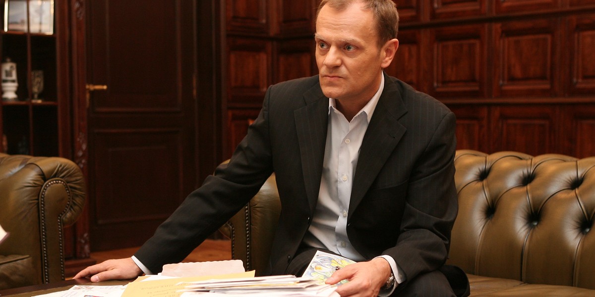 Donald Tusk czyta listy