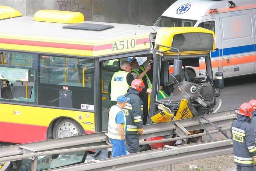 Zarzuty dla kierowcy autobusu, który zsunął się ze skarpy