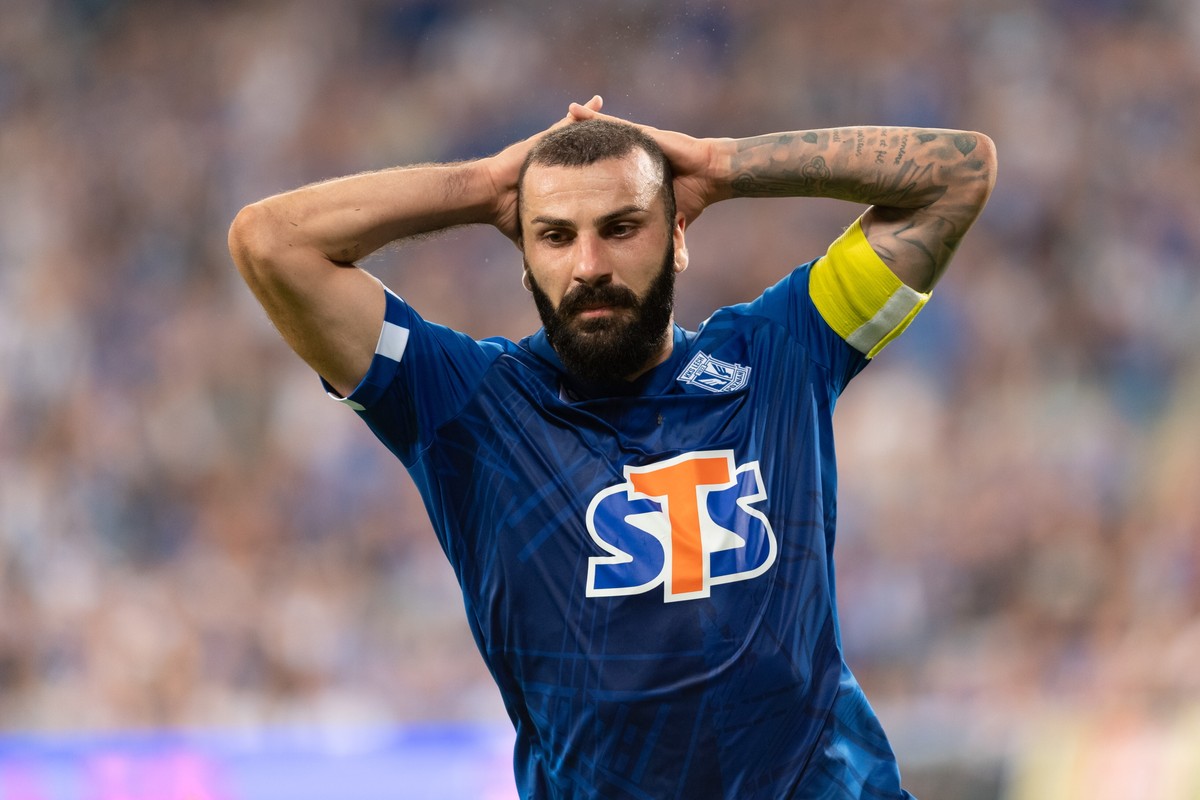 Piłkarz Lecha Poznań Mikael Ishak podczas rewanżowego meczu 3. rundy kwalifikacyjnej Ligi Konferencji z Vikingurem Reykjavik