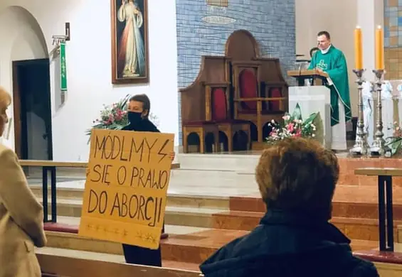 "Módlmy się o prawo do aborcji". Strajk Kobiet rozpoczął manifestacje w kościołach