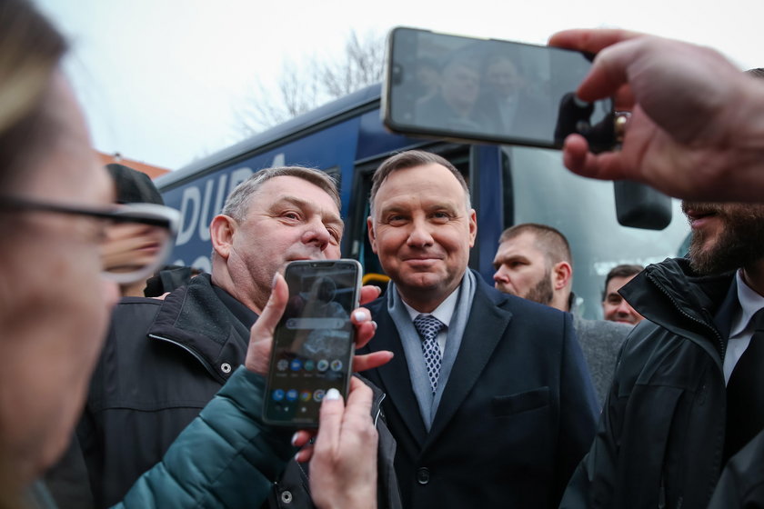 Andrzej Duda zawiesza duże spotkania wyborcze!