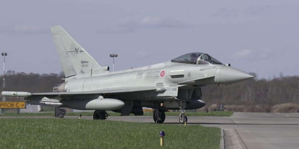 Włoskie odrzutowce F-35 w bazie w Malborku.