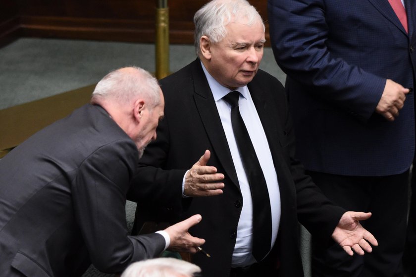 Dorn: Kaczyński podtapia Macierewicza