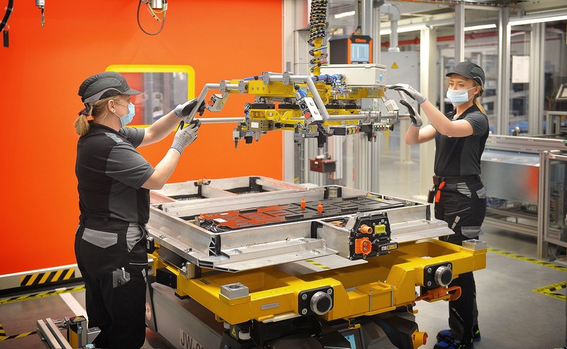 Silniki produkowane są w Jaworze od 2019 roku, a baterie do samochodów elektrycznych Mercedes-Benz od 2020 roku