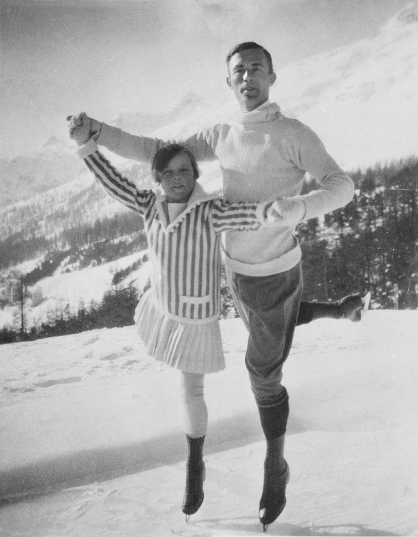 Sonja Henie, 11 år, og verdensmester i kunstløper Gilles Grafstrom ved OL i 1924 i Chamonix, Frankrike.