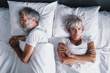 Hogyan és miért horkolunk idősebb korban?