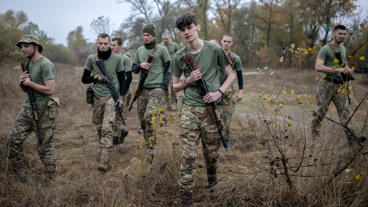 Ukraina szuka rekrutów wśród 25-latków, migrantów i niepełnosprawnych