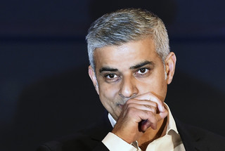 Muzułmanin będzie rządził brytyjską stolicą. Sadiq Khan oficjalnie burmistrzem Londynu