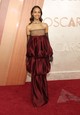 Zoe Saldana 2025-ös Oscar-díjas vörös szőnyeges Saint Laurent-ruhája bebizonyítja, hogy a divat művészet