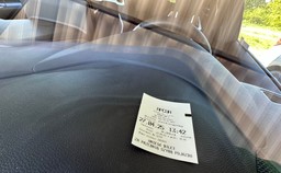 sam brak biletu za szybą to za mało, by nałożyć karę. sąd stanął po st